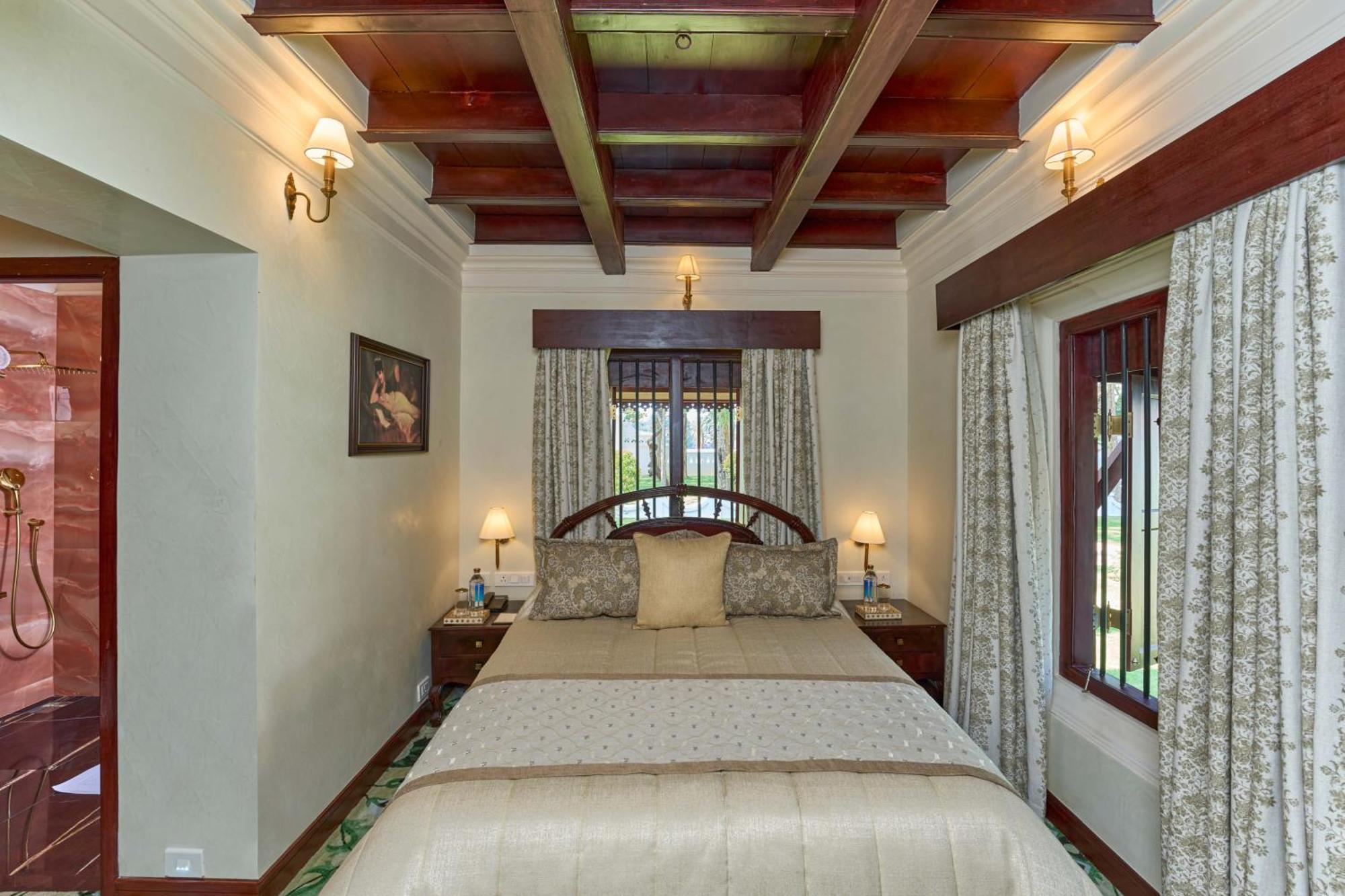 The Leela Ashtamudi, A Raviz Hotel Kollam Exteriör bild A bedroom at the resort